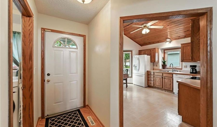 7293 159th St W, Apple Valley, MN 55124 - 3 Beds, 2 Bath