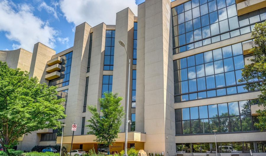 1101 S ARLINGTON RIDGE Rd S 208, Arlington, VA 22202 - 2 Beds, 3 Bath