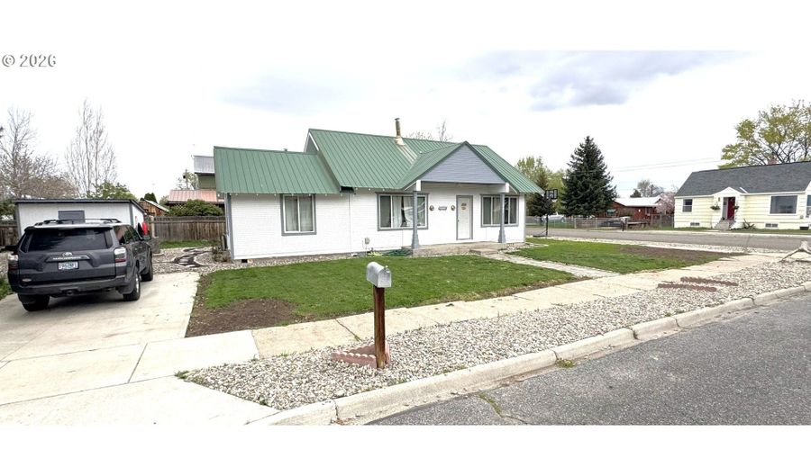 1220 VALLEY Ave, Baker City, OR 97814 - 3 Beds, 1 Bath