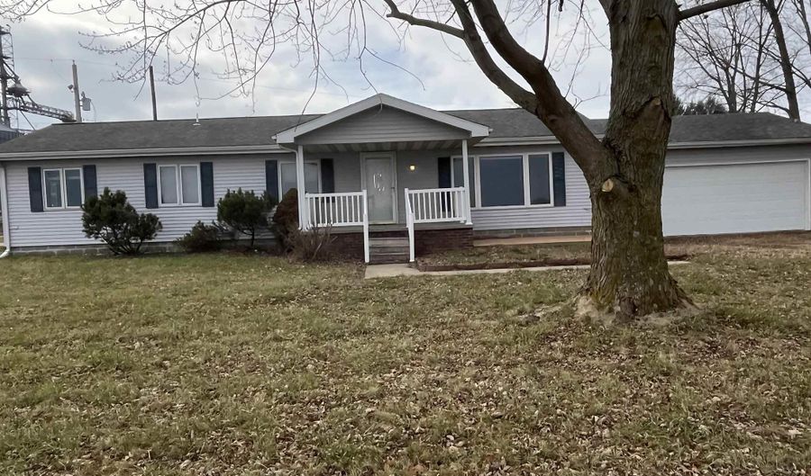 21049 State Route 97, Petersburg, IL 62675 - 2 Beds, 2 Bath