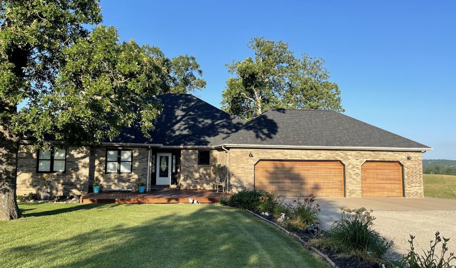 24352 St. Hwy Ee, Aurora, MO 65605 - 4 Beds, 3 Bath