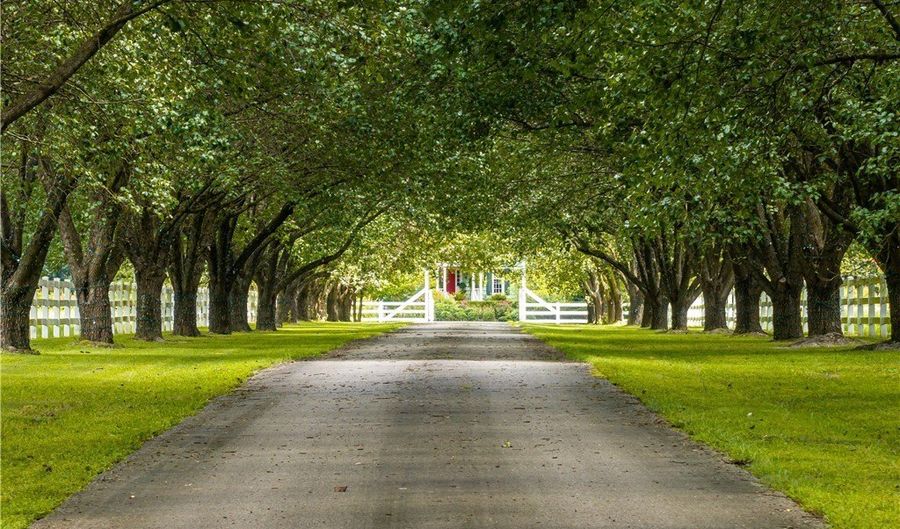 12778 Mount Hermon Rd, Ashland, VA 23005 - 5 Beds, 5 Bath