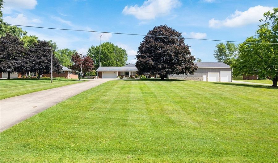 22840 Buck Rd, Alliance, OH 44601 - 4 Beds, 4 Bath