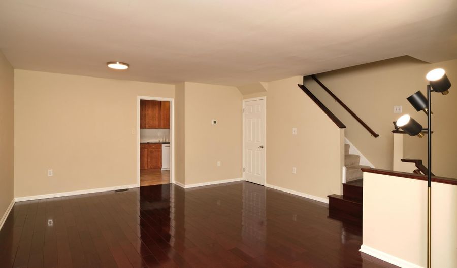 3816 USHER Ct, Alexandria, VA 22304 - 2 Beds, 3 Bath