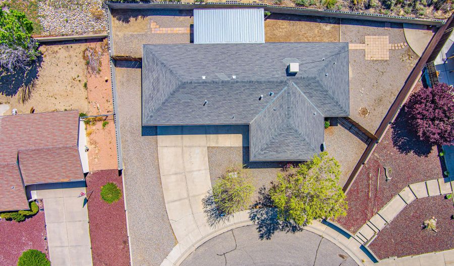 208 SWIRE HEIGHTS Dr, Aztec, NM 87410 - 3 Beds, 2 Bath