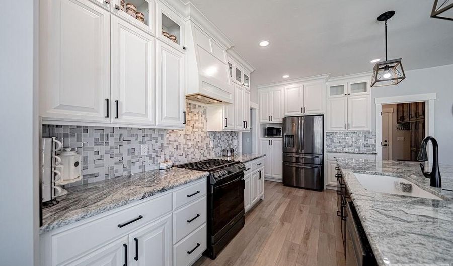 4839 Luxor Dr, Ammon, ID 83401 - 6 Beds, 3 Bath