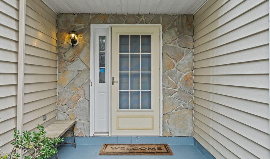 5 Woodside Dr, Albany, NY 12208 - 3 Beds, 2 Bath