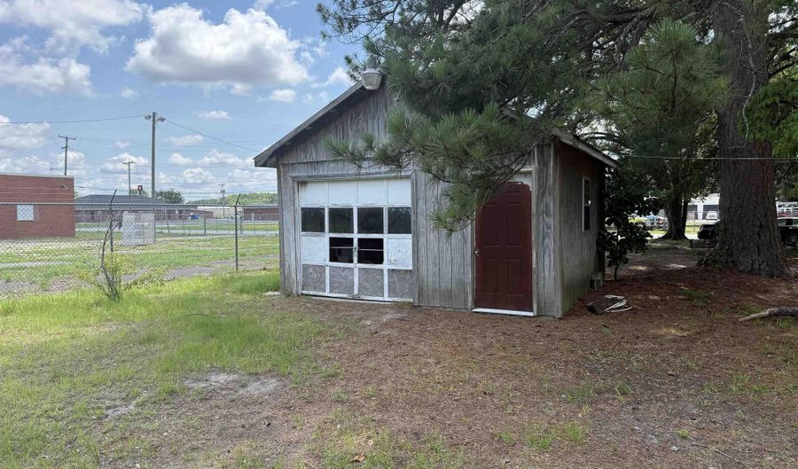 315 Cherry St, Ahoskie, NC 27910 - 2 Beds, 1 Bath