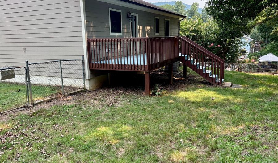 21 Ashwood Dr, Asheville, NC 28803 - 3 Beds, 2 Bath