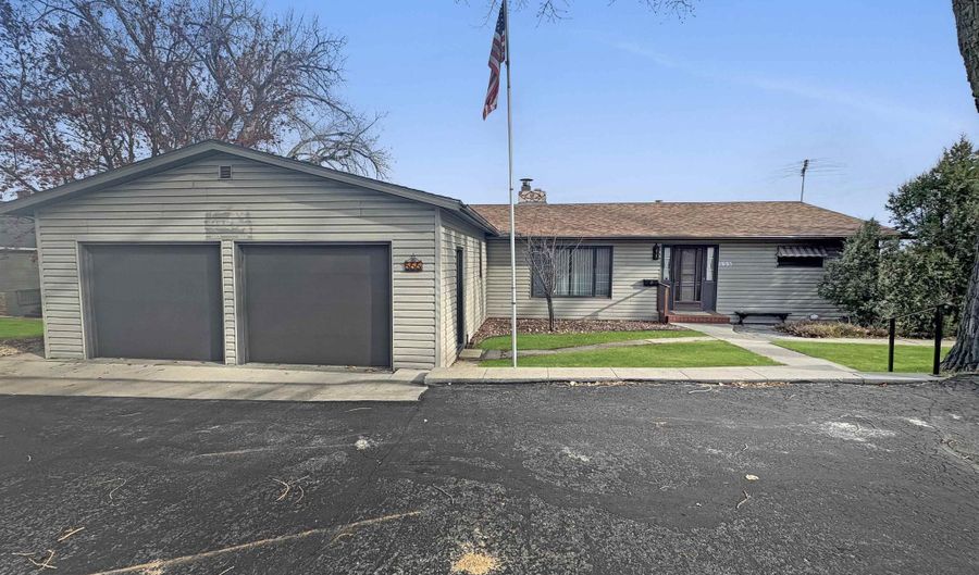 555 S Main St, Buffalo, WY 82834 - 4 Beds, 3 Bath