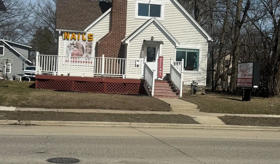 808 W Oakland Ave, Austin, MN 55912 - 0 Beds, 0 Bath