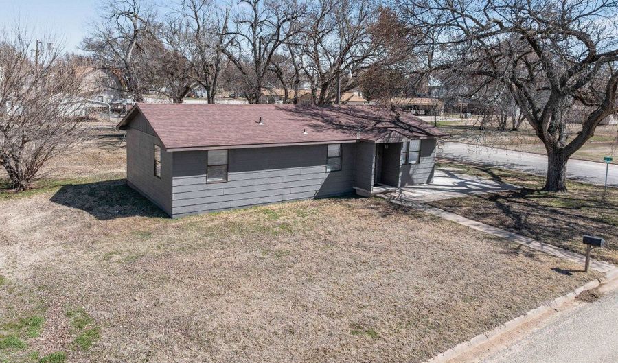 502 N Harper St, Attica, KS 67009 - 3 Beds, 2 Bath