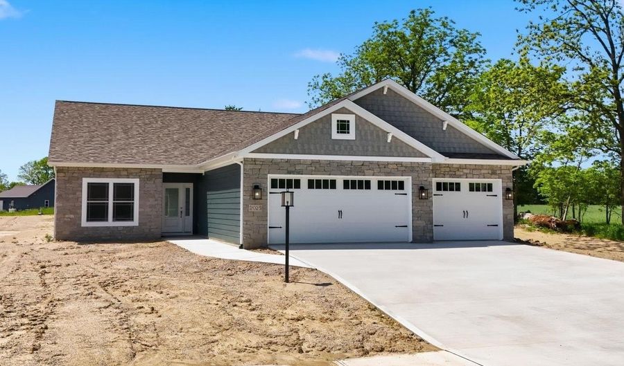 2025 Approach Dr, Auburn, IN 46706 - 3 Beds, 2 Bath