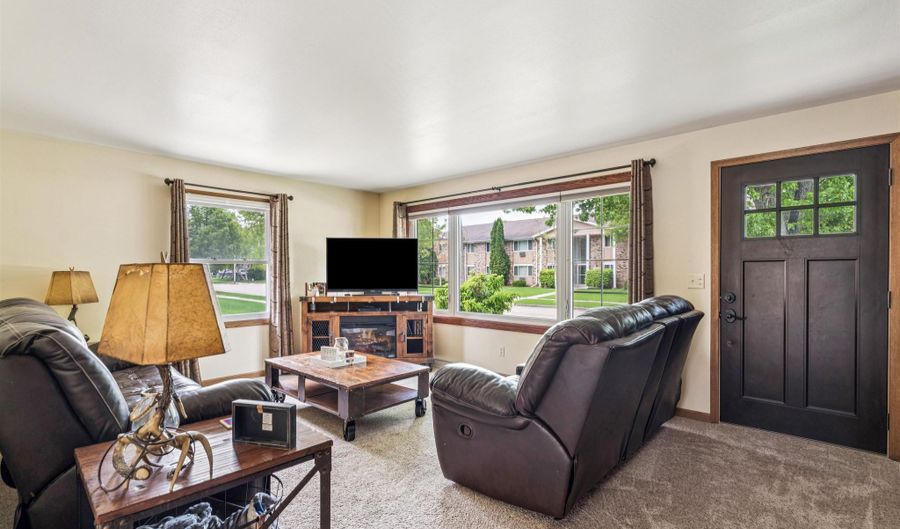 2406 S FOUNTAIN Ave, Appleton, WI 54915 - 3 Beds, 1 Bath