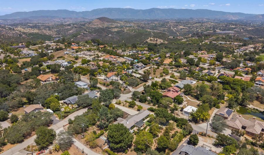 10525 Burned Oak Ln, Escondido, CA 92026 - 4 Beds, 3 Bath