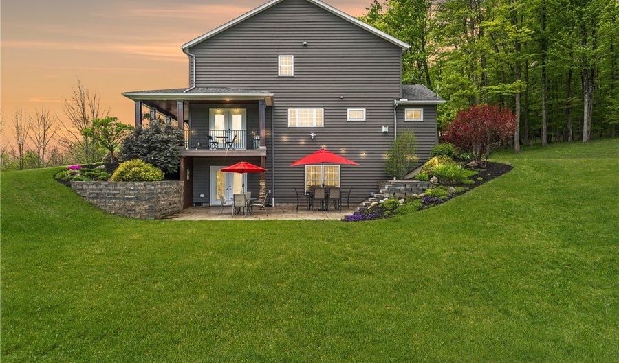 13 Colony Ct, Alexander, NY 14011 - 5 Beds, 4 Bath
