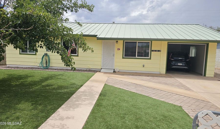 744 E Country Club Dr, Benson, AZ 85602 - 3 Beds, 2 Bath