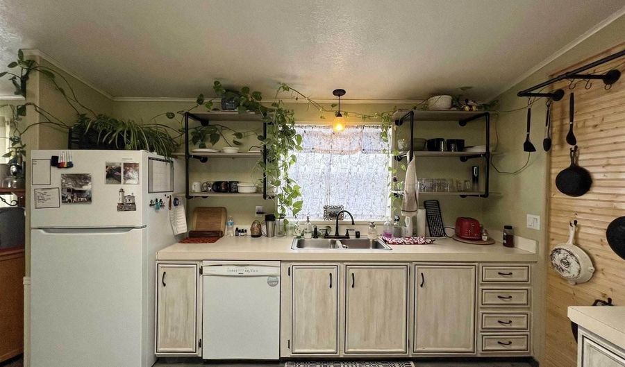 1100 Skyline Blvd, Battle Mountain, NV 89820 - 3 Beds, 2 Bath