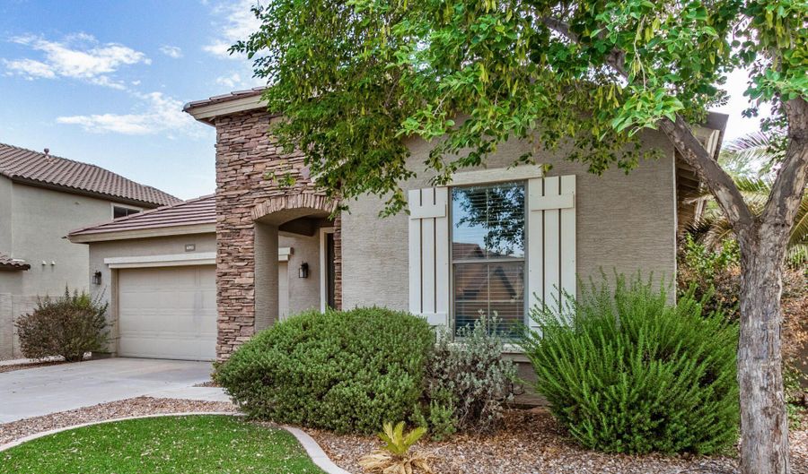 6993 S RUBY Dr, Chandler, AZ 85249 - 3 Beds, 2 Bath