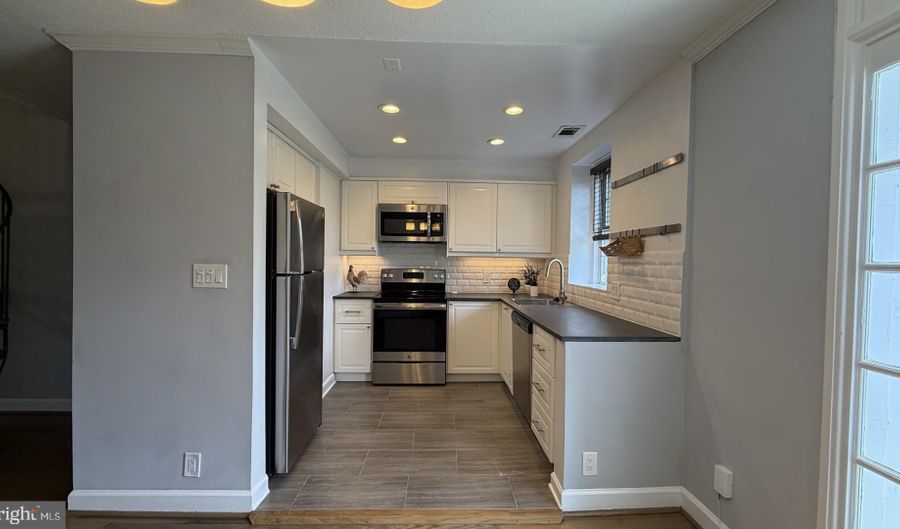 3050 S BUCHANAN St C2, Arlington, VA 22206 - 2 Beds, 1 Bath