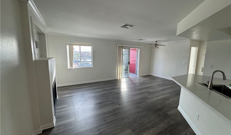 8600 CHARLESTON Blvd 2149, Las Vegas, NV 89117 - 1 Beds, 1 Bath