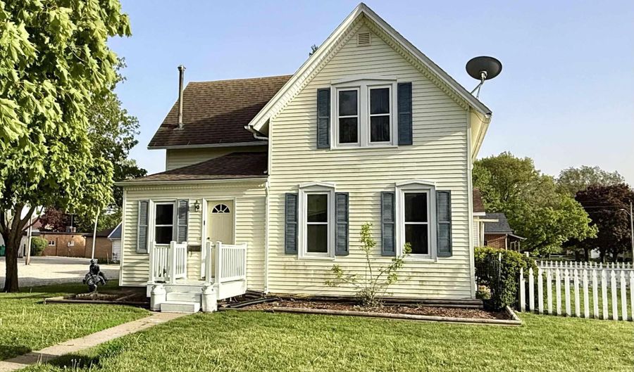 523 6th St, Allison, IA 50602 - 4 Beds, 1 Bath