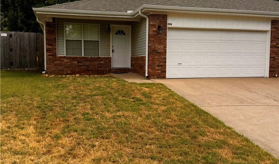 19 Holly Dr A, Bentonville, AR 72712 - 3 Beds, 2 Bath