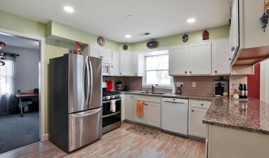 4308 BIRMINGHAM Pl, Beltsville, MD 20705 - 5 Beds, 3 Bath