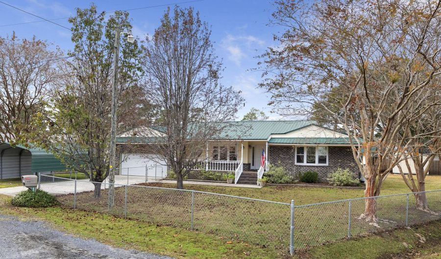 402 Chippendale Ln, Bonneau, SC 29431 - 3 Beds, 0 Bath