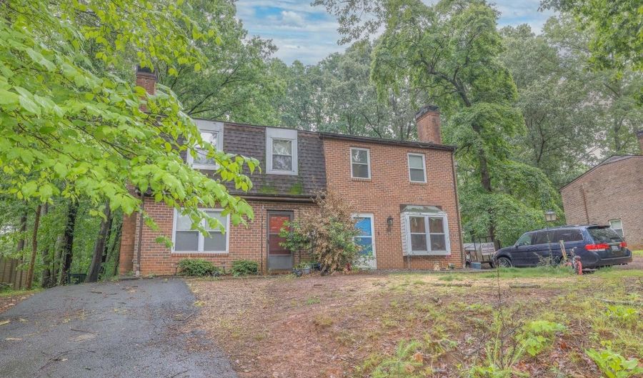 288 LAKE SAPONI Dr, Barboursville, VA 22923 - 6 Beds, 4 Bath