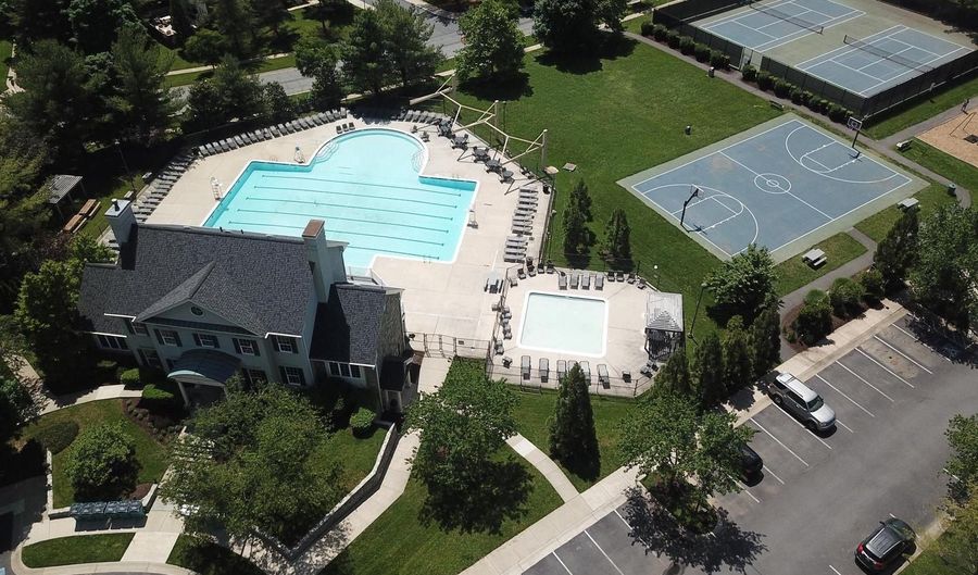 10709 BOSWELL Ln, Potomac, MD 20854 - 5 Beds, 5 Bath