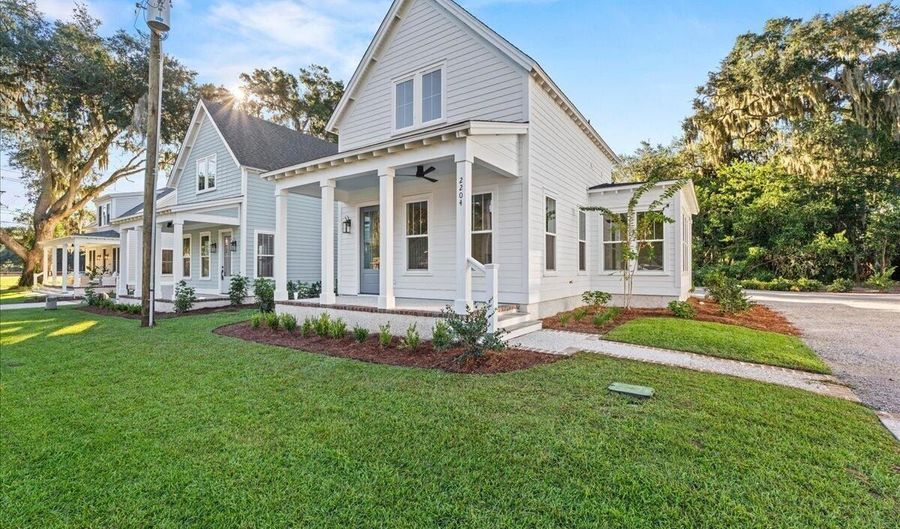 2204 National St, Beaufort, SC 29902 - 3 Beds, 3 Bath