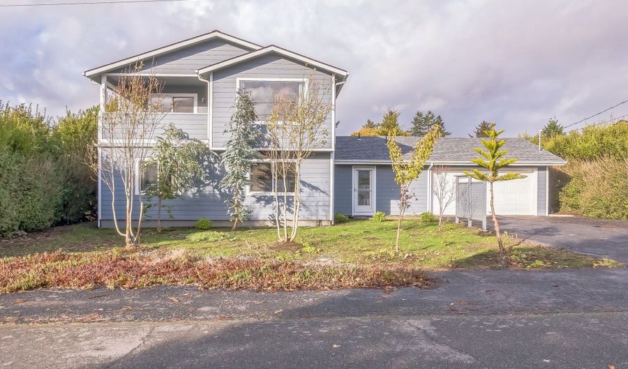 314 S HAZEL St, Brookings, OR 97415 - 3 Beds, 2 Bath