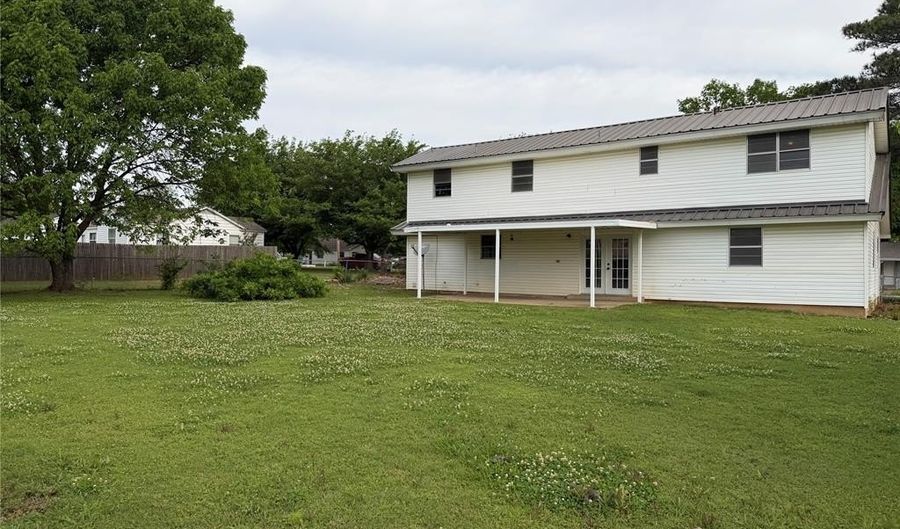 20 NW 15th Ave, Ardmore, OK 73401 - 3 Beds, 2 Bath