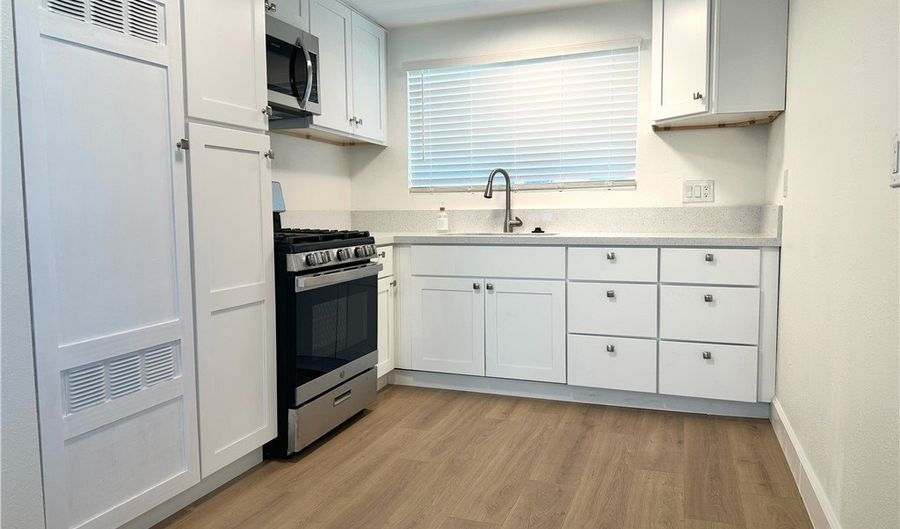 717 W Provential Dr D, Anaheim, CA 92805 - 2 Beds, 1 Bath