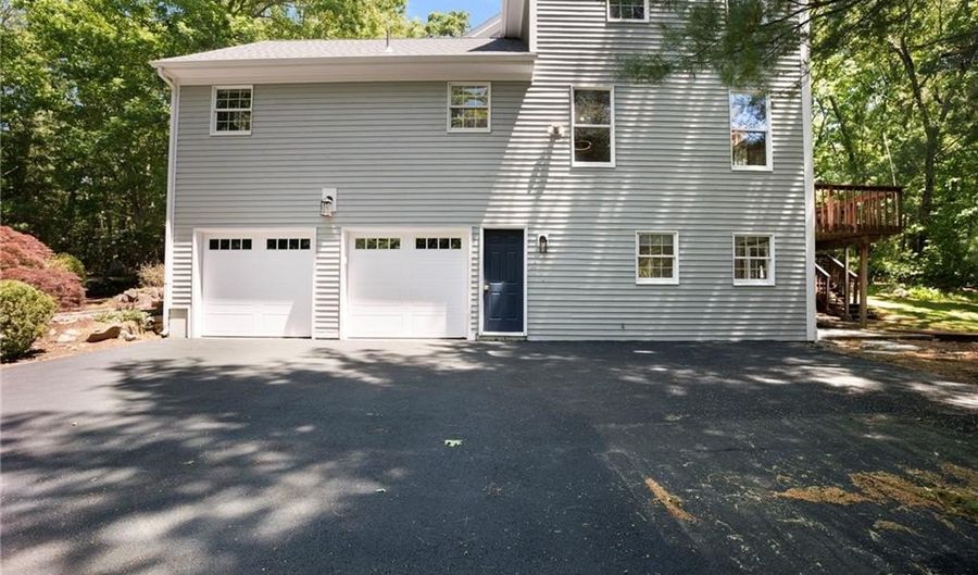 4 Stonecarry Way, East Greenwich, RI 02818 - 4 Beds, 4 Bath