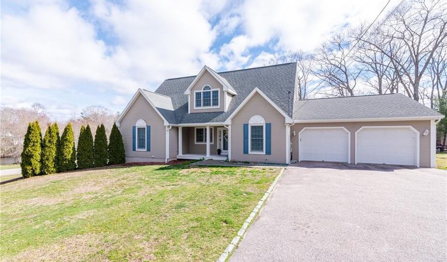19 Midway Ave, Westerly, RI 02891 - 3 Beds, 3 Bath