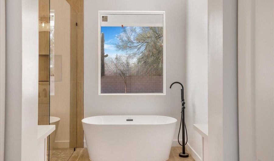 1225 N IRONWOOD Dr, Apache Junction, AZ 85120 - 4 Beds, 4 Bath