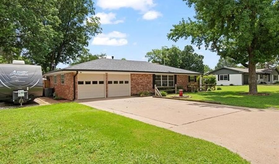 1508 Lariat Dr, Bartlesville, OK 74006 - 4 Beds, 2 Bath