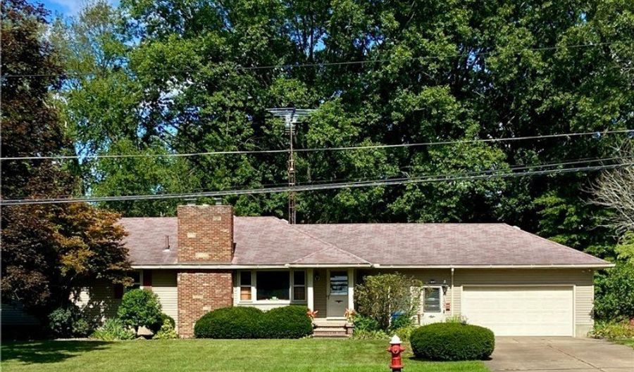 135 Ridgeland Dr, Amherst, OH 44001 - 3 Beds, 2 Bath