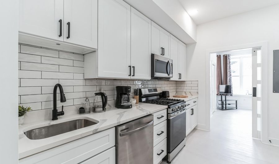 33 FLORIDA Ave NE 2, Washington, DC 20002 - 2 Beds, 1 Bath