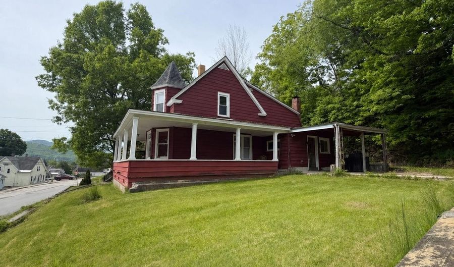 189 Denmark St, Berlin, NH 03570 - 3 Beds, 2 Bath