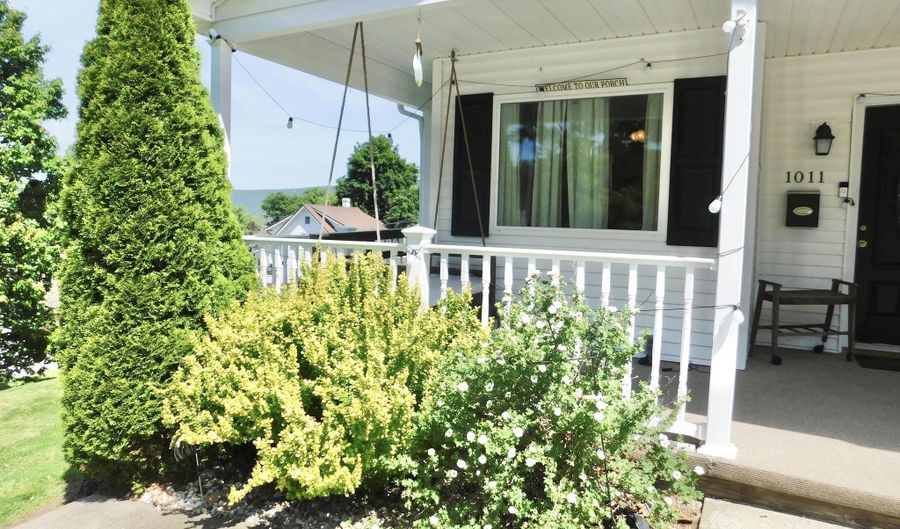 1009-11 26th Ave, Altoona, PA 16602 - 4 Beds, 2 Bath