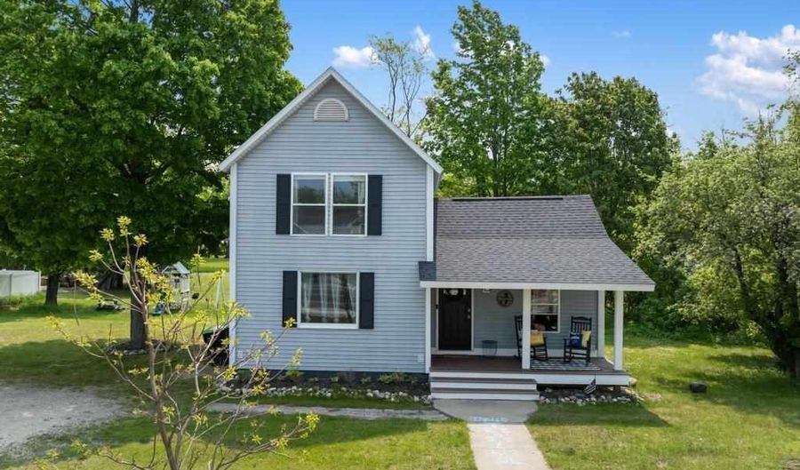 7737 S US-31, Alanson, MI 49706 - 2 Beds, 1 Bath