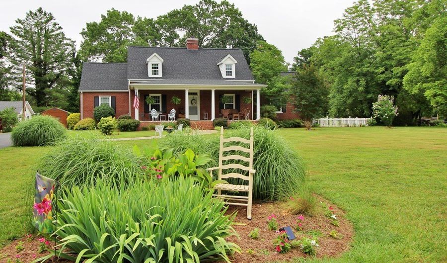 1538 Redfields Rd, Appomattox, VA 24522 - 4 Beds, 3 Bath