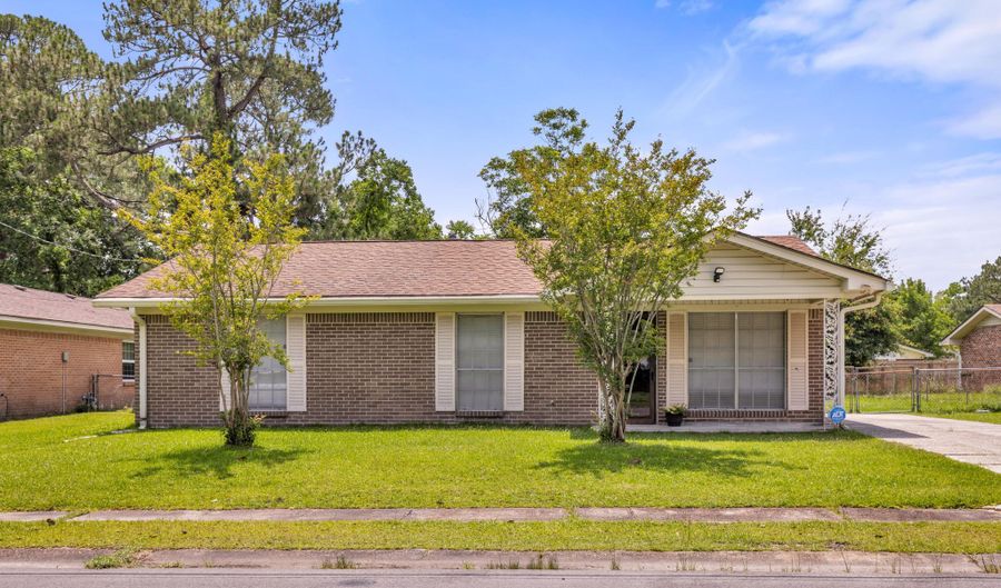 7105 Mandarin Dr, Biloxi, MS 39532 - 4 Beds, 2 Bath