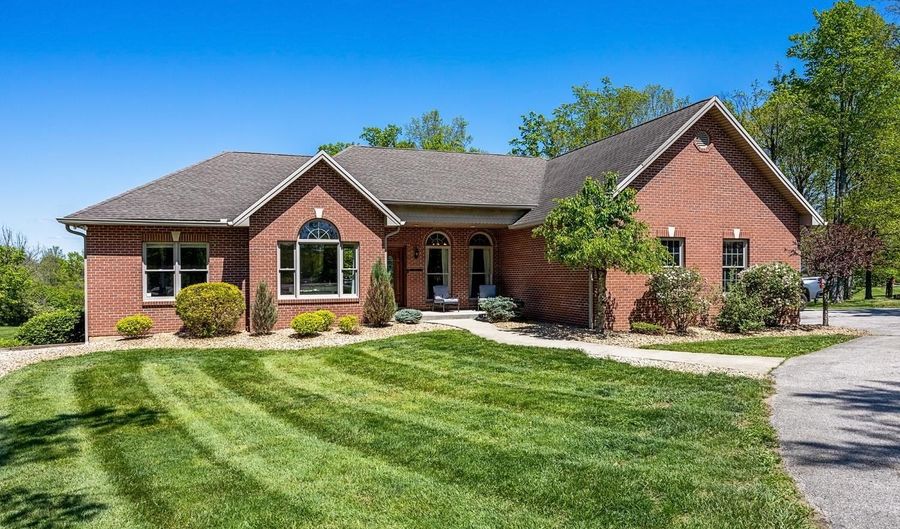 5120 Country Hills Dr, Aurora, IN 47001 - 5 Beds, 4 Bath