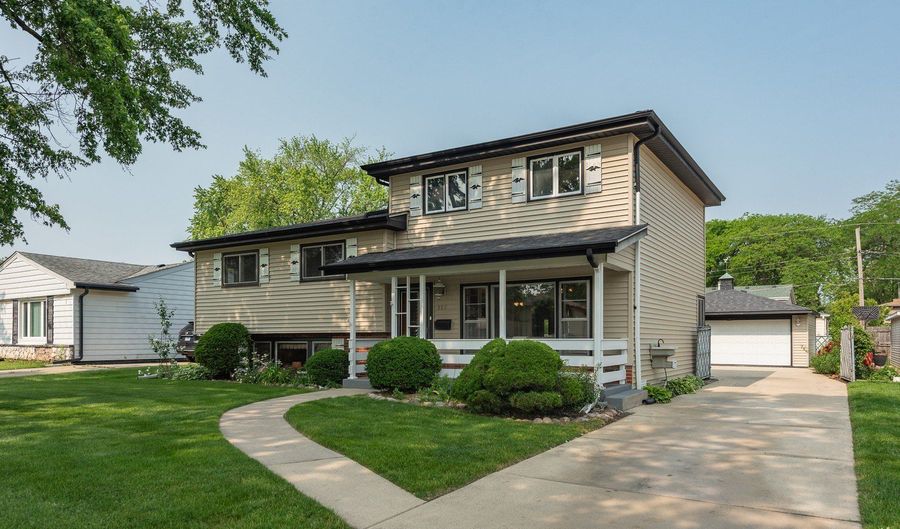 838 S Michigan Ave, Addison, IL 60101 - 4 Beds, 4 Bath