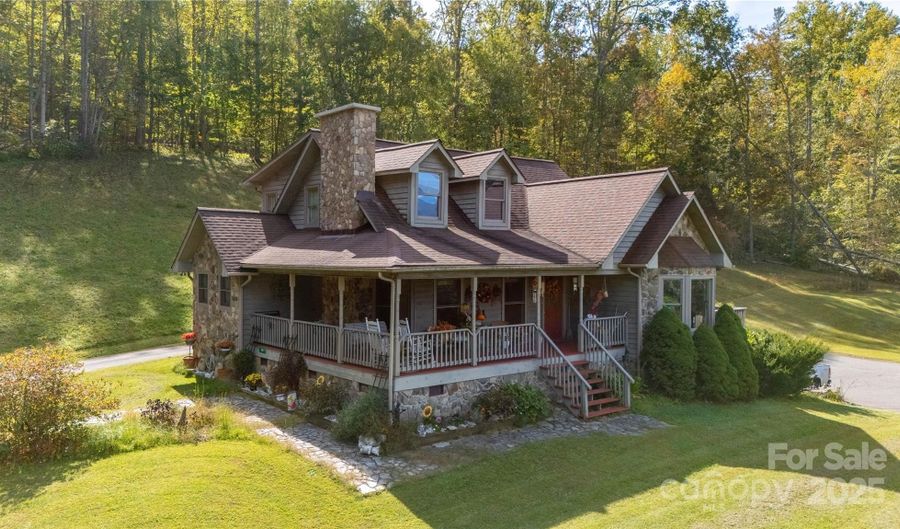 400 Three Dog Mountain Rd, Bakersville, NC 28705 - 3 Beds, 3 Bath