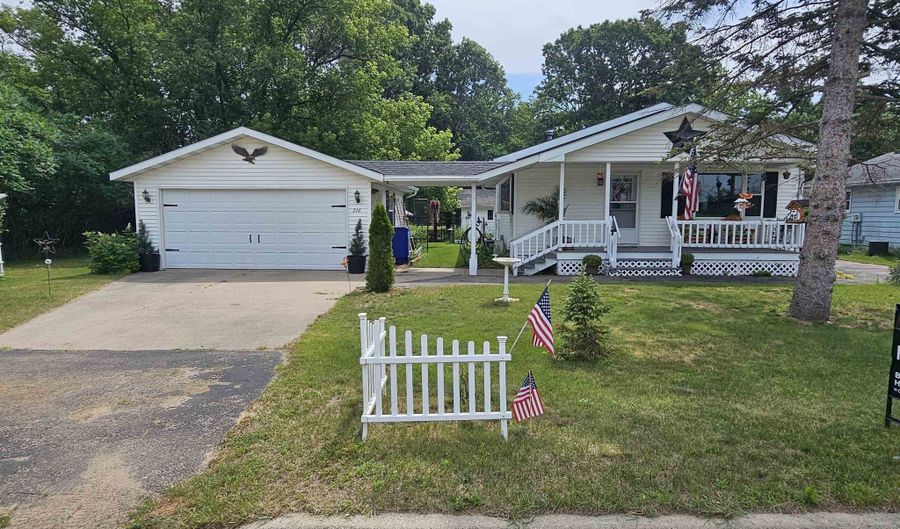216 N Vincennes St, Adams, WI 53910 - 2 Beds, 2 Bath